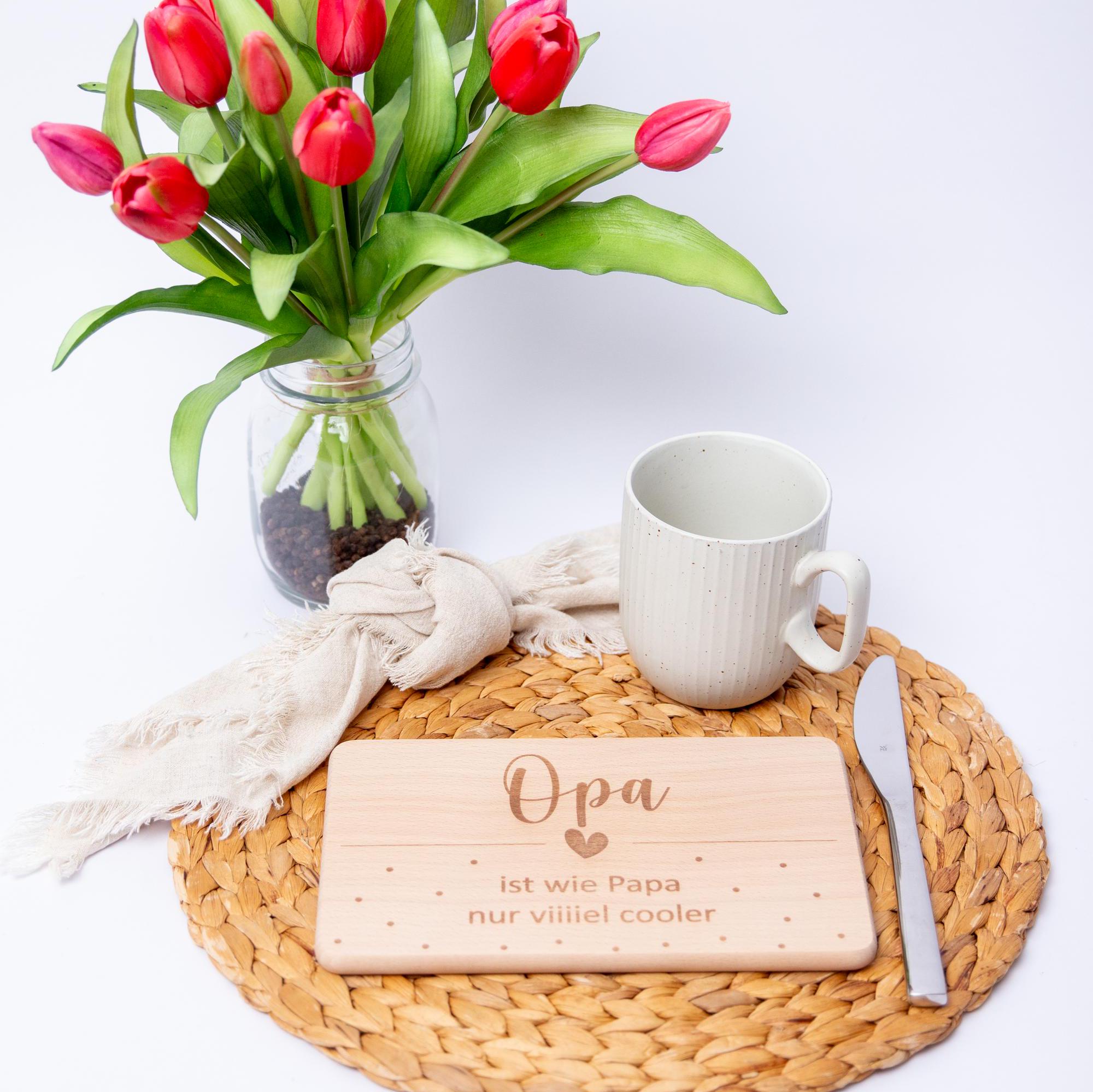 Tagliere in legno personalizzato per mamma, nonna, papà, nonno e famiglia | Idea regalo per Natale, compleanni, tagliere per la colazione con incisione dei nomi, snack | Bello da avere - Italia