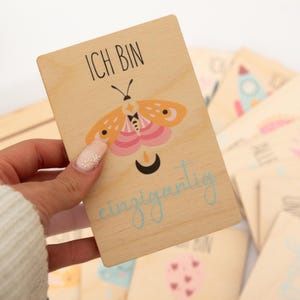 Affirmationskarten für Kinder aus Holz mit Echtholzsockel /  Kinder Mutmachkarten / Ermutigung Achtsamkeit Selbstliebe / 15 Karten + Ständer