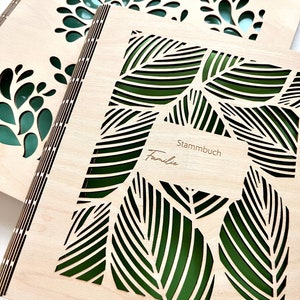 Stammbuch mit Familienname personalisiert mit floralem Muster