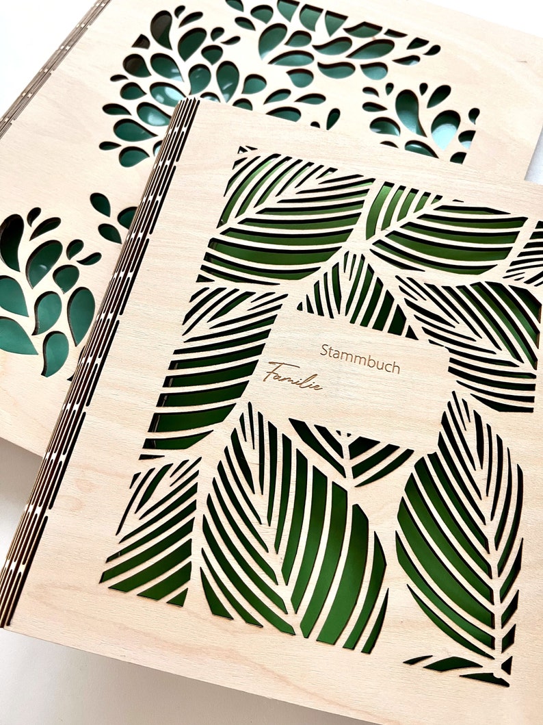 Stammbuch mit Familienname personalisiert mit floralem Muster