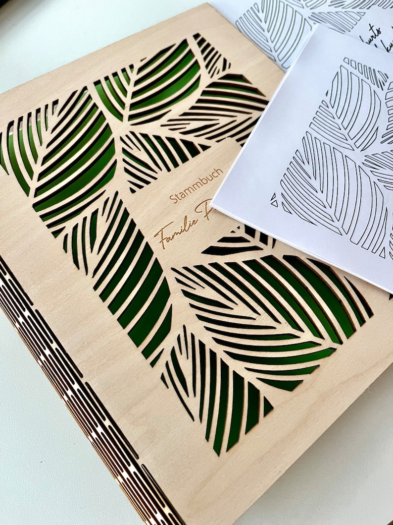 Stammbuch mit Familienname personalisiert mit floralem Muster