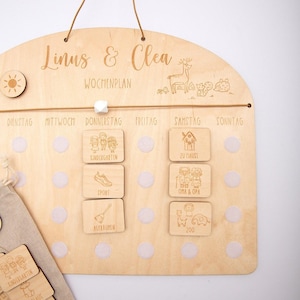 SET BASE Piano settimanale con animali della foresta per bambini in legno con 7 schede attività, piano di routine per bambini, routine settimanale per bambini / con 33 punti adesivi