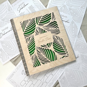 Stammbuch mit Familienname personalisiert mit floralem Muster