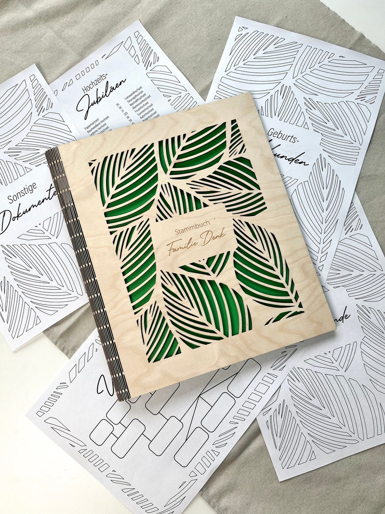 Stammbuch mit Familienname personalisiert mit floralem Muster
