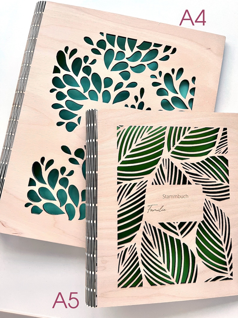 Stammbuch mit Familienname personalisiert mit floralem Muster
