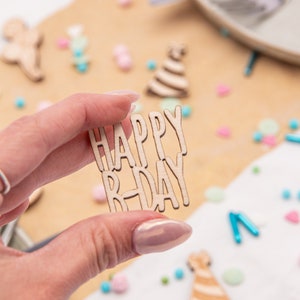 Streudeko zum Geburtstag, Happy Birthday mit Ballon, Schriftzug, Törtchen, Hütchen