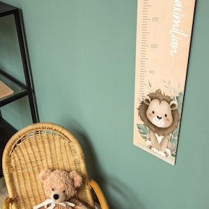 Toise en bois avec nom de lion / Cadeau de naissance / Toise en bois avec illustration de lion / Toise personnalisée pour chambre d'enfant
