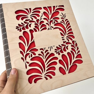 Stammbuch mit Familienname personalisiert mit floralem Muster