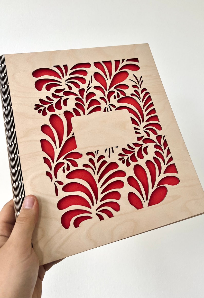 Stammbuch mit Familienname personalisiert mit floralem Muster