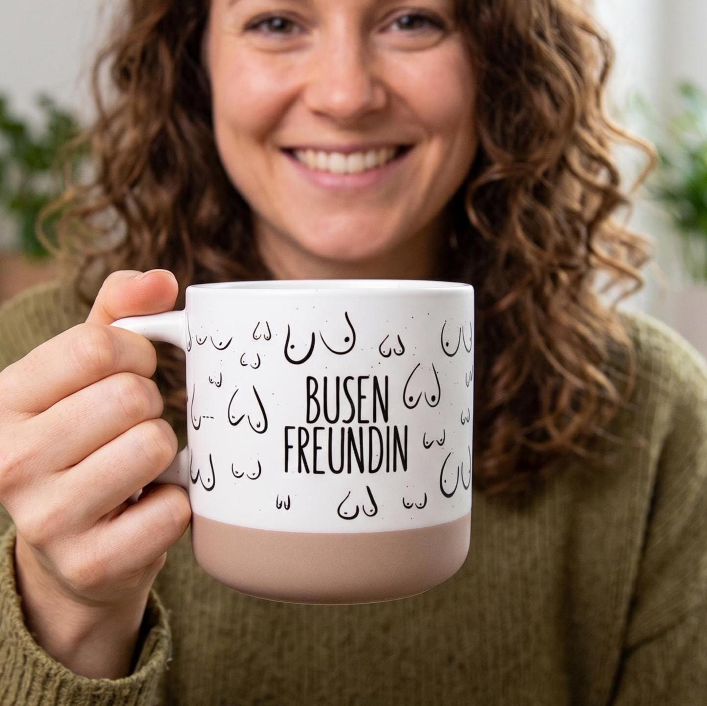 Minimalistische „Busenfreundin“ Tasse im Body-Positivity-Design - Kaffeebecher aus Keramik für die beste Freundin