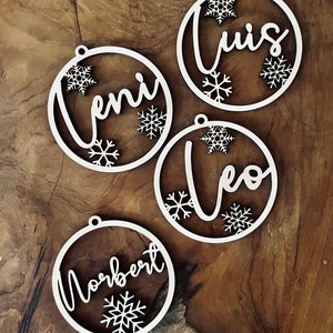 Weihnachtskugeln mit Name / Anhänger Weihnachten für Geschenke / Persönliche Geschenke wie diese Weihnachtskugel aus Holz
