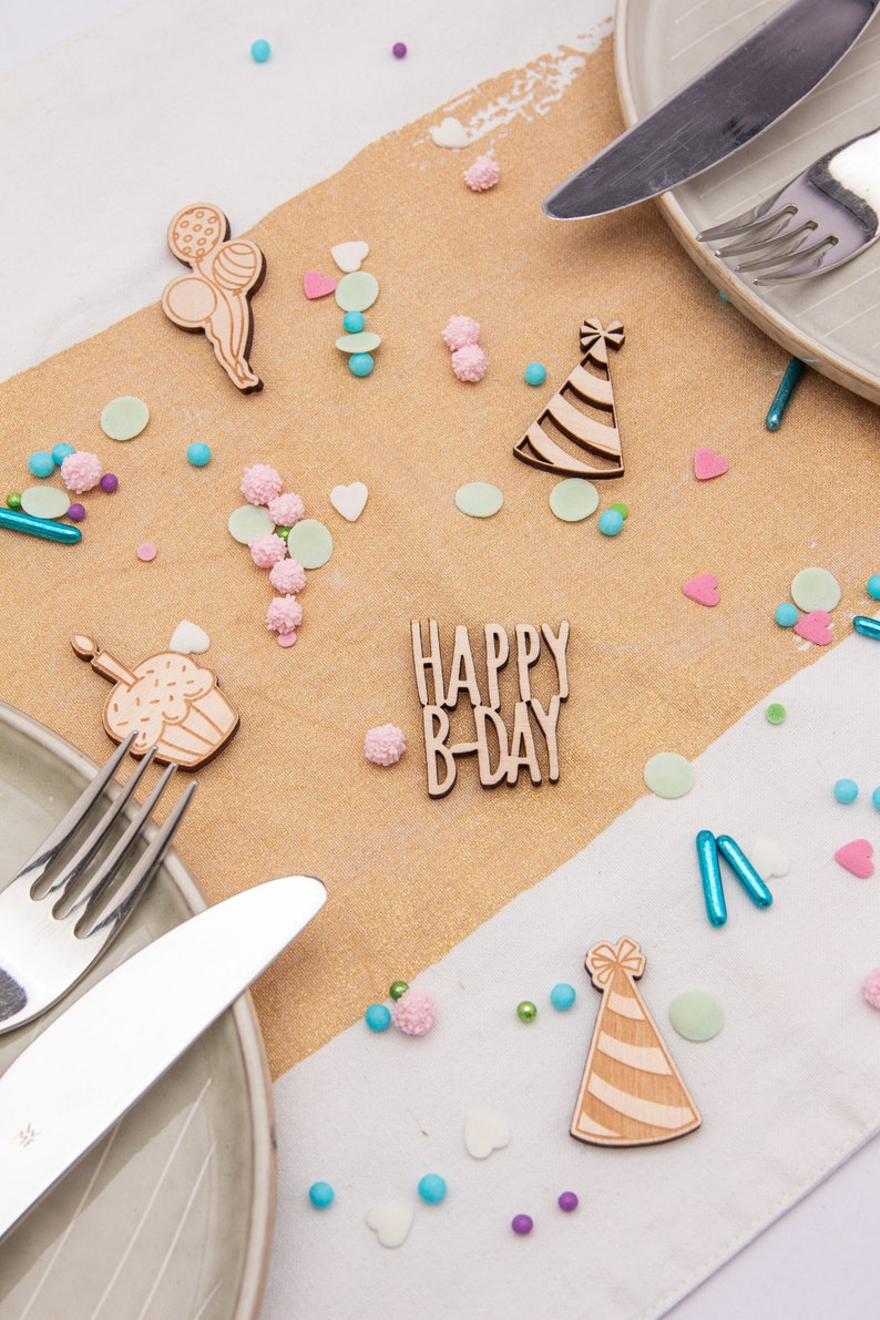 Streudeko zum Geburtstag, Happy Birthday mit Ballon, Schriftzug, Törtchen, Hütchen