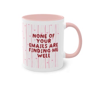 Caneca engraçada para escritório: "Nenhum dos seus e-mails está me encontrando", presente para colega de trabalho, caneca de café com humor corporativo, caneca de escritório engraçada com rato de escritório. imagem 13
