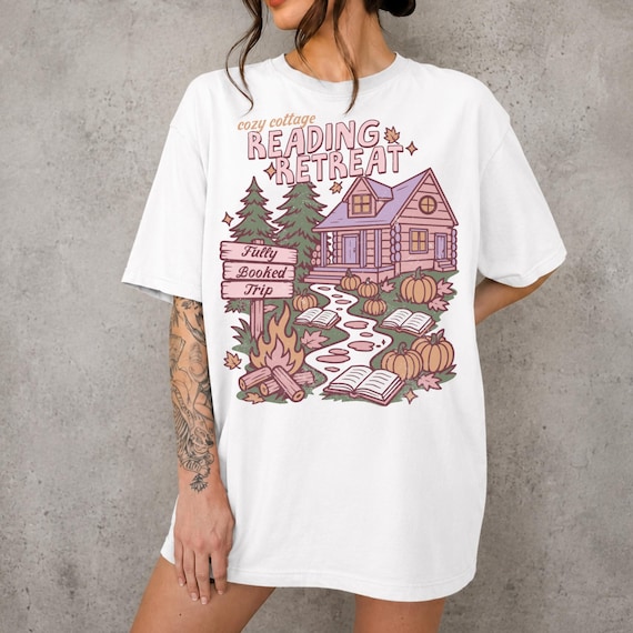 Reading Retreat Shirt, Bookish T-Shirt Unisex, Bücherwurm Shirt, Cozy Reading Shirt, Herbst Bücher Shirt, Leseratte Geschenk; Bookish Fall