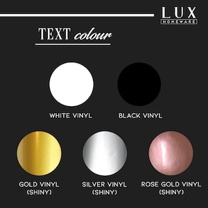 K&ouml;nnte beinhalten: Grafik mit Textfarboptionen f&uuml;r Wohnaccessoires. Die Optionen umfassen wei&szlig;en, schwarzen, goldenen (gl&auml;nzend), silbernen (gl&auml;nzend) und ros&eacute;goldenen (gl&auml;nzend) Vinyl. Der Text "TEXT colour" steht &uuml;ber den Farbfeldern, mit dem Logo "LUX HOMEWARE" oben rechts.