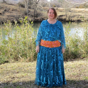 Surani Kurdish Women&#39;s Dress: Traditional Persian Costume
