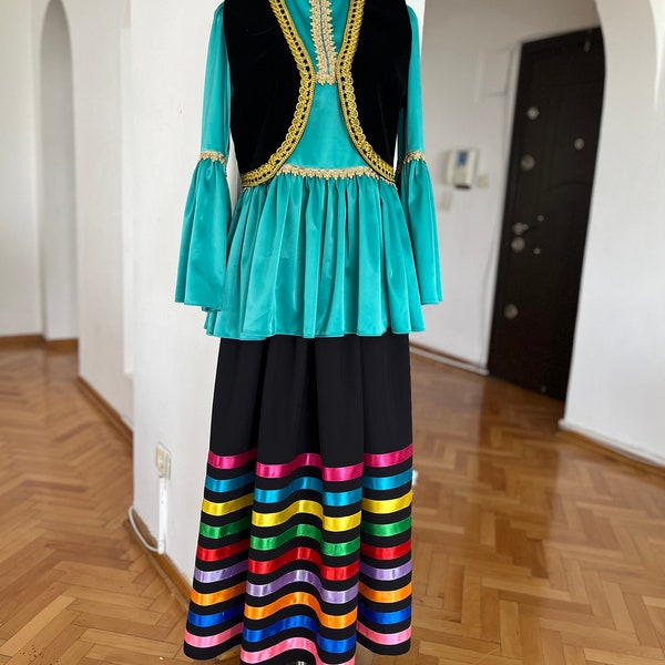 Persische Gilani Kostüm: Traditionelle Nouruz Fest Kleidung