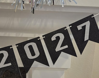Glitter New Year’s Eve Banner | Happy New Year 2027 Party Decor | Black & Silver Garland | NYE Photo Backdrop