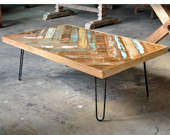 Mesa de comedor rústica de madera recuperada maciza hecha a mano con patas de metal