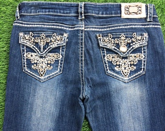 Miss Chic Bootcut Schlagjeans, niedrige Taille, beunruhigt, verzierte Taschen, W32 L32