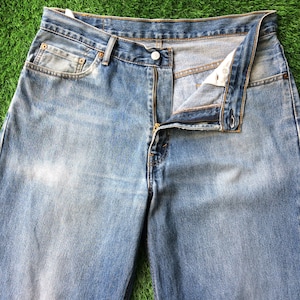 Size 35 Vintage Distressed Levi&#39;s 560 Jeans W35 L32 High Waist Light Wash Denim Comfort Loose Fit Classic Mom Jeans