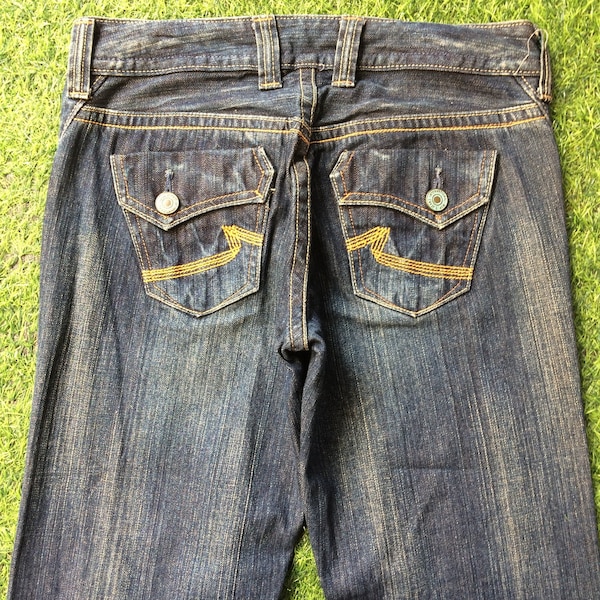Größe 27 Y2K Low Rise Distressed Flare Jeans W29 L33 Japanischer Denim, Vintage Low Waist Flared Denim Hose, Taille 29"