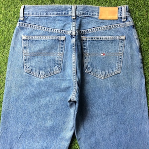 Size 30 Vintage Y2K&#39;s Tommy Hilfiger Jeans W30 L31 Light Wash Denim Straight Leg Jeans Classic Fit Jeans, waist 30&quot;-Medium