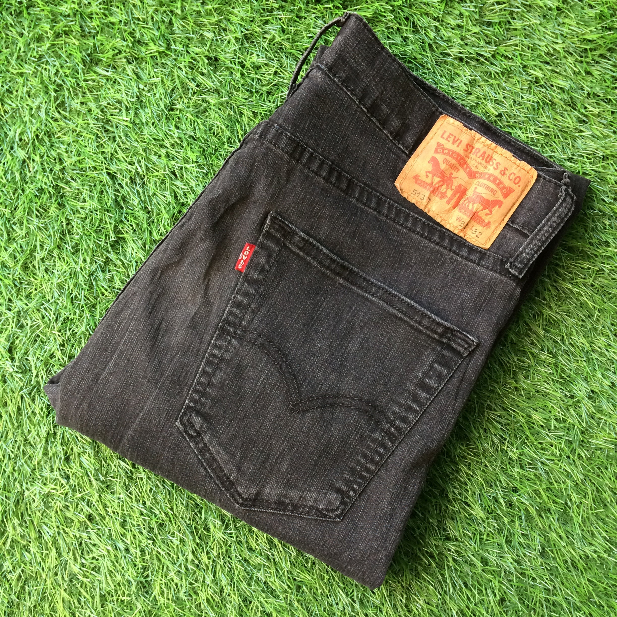 Levi's 513 ブラックデニム W31 L32 Size 31 Distressed Levis 513 Jeans W31 L32 Faded Black Wash