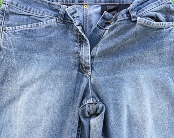 Vaqueros vintage Tahari de tiro bajo y corte bota, denim desgastado (W32 L32)
