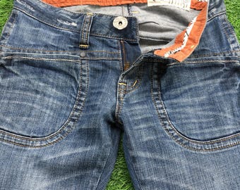 Vaqueros ajustados, de tiro bajo y bolsillo único, estilo grunge de los años 2000, con lavado azul medio japonés