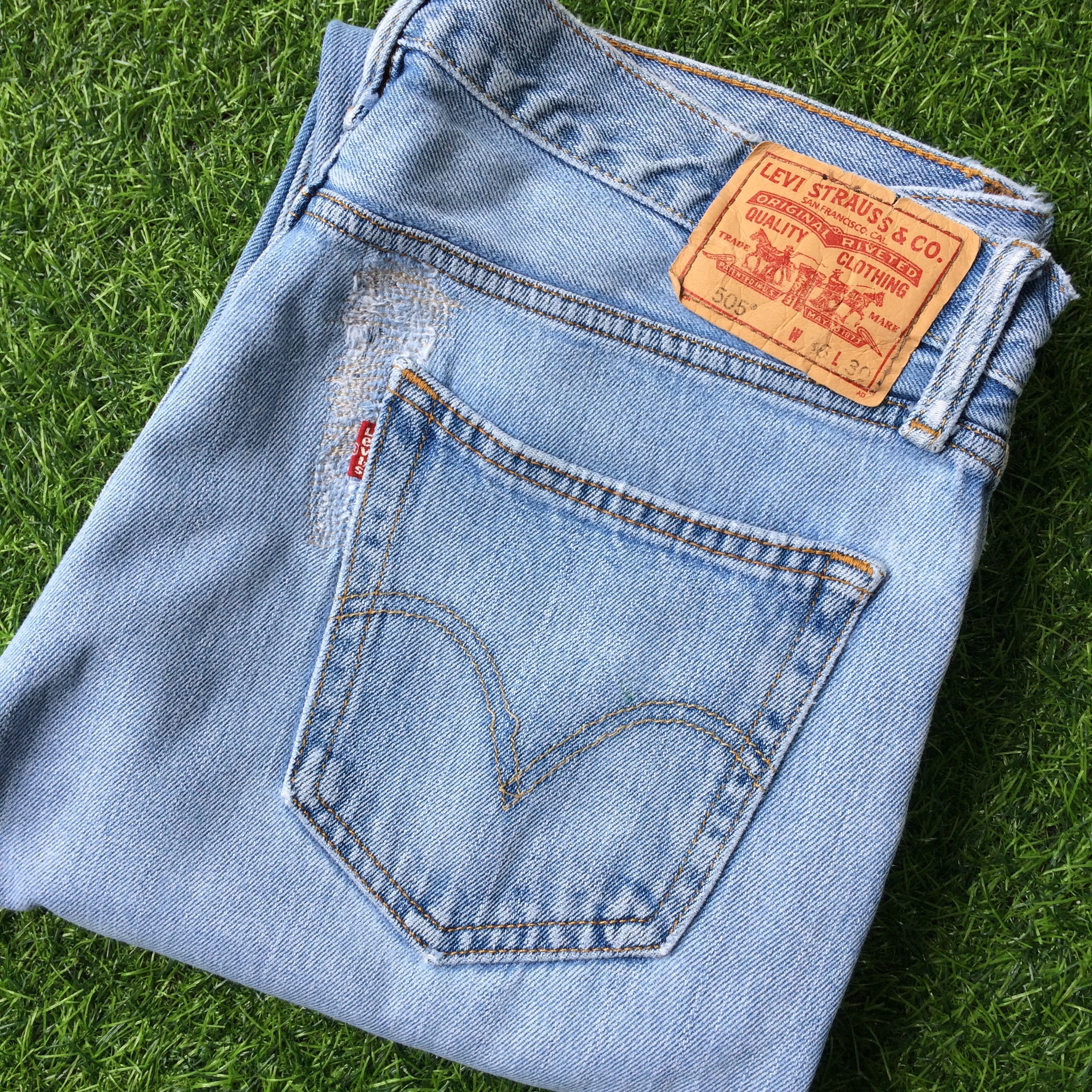 Size 36 Vintage Distressed Levis 505 Plus Size Jeans W36 L30