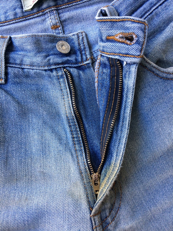 Size 33 Vintage Distressed Ripped Levis 550 Dirty… - image 5