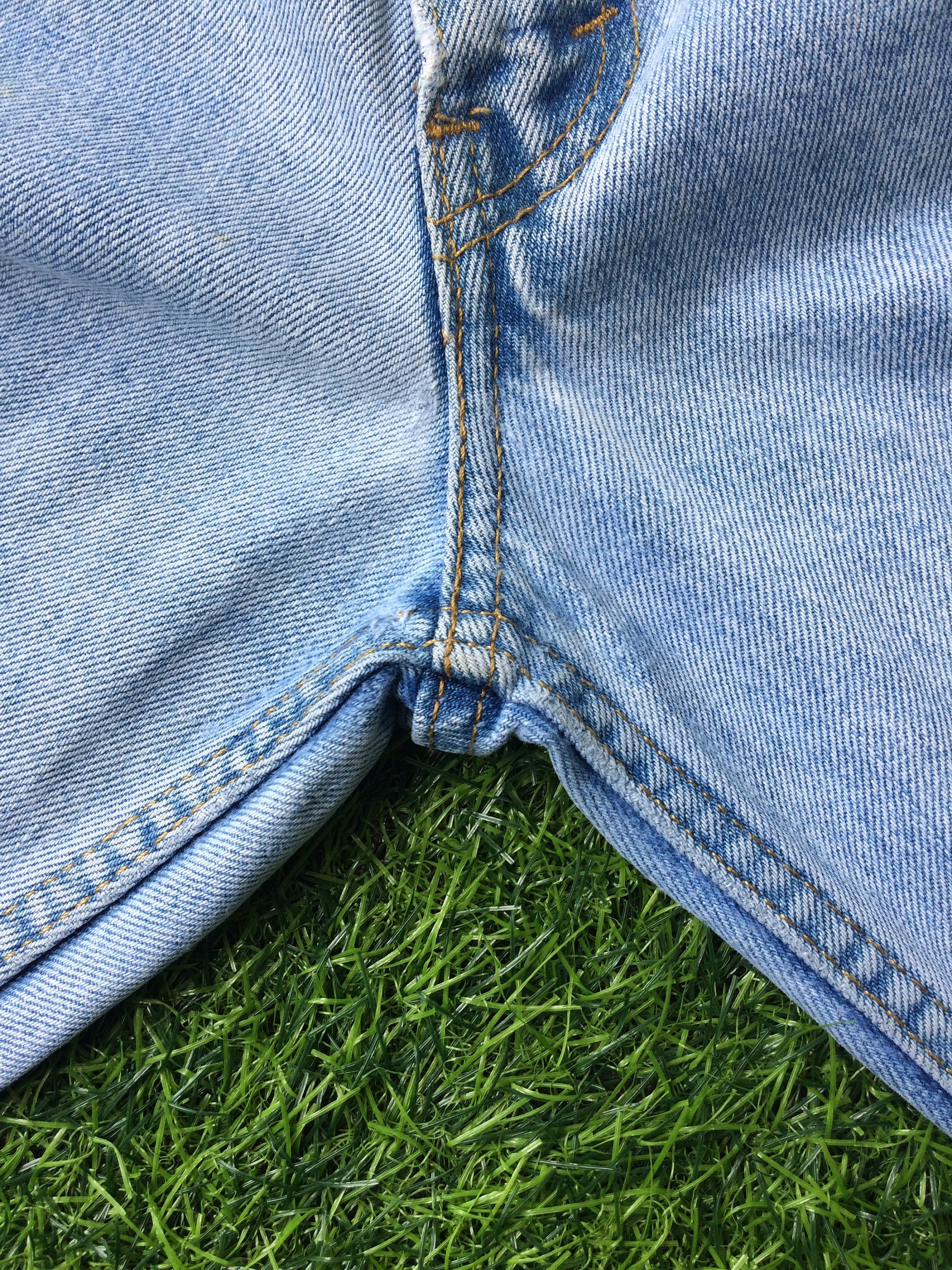 Size 32 Vintage Distressed Levis 550 Dirty Jeans W32 L28 Size 32 Vintage Distressed Levis 550 Dirty Jeans W32 L28