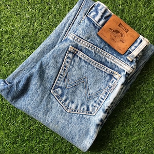 Size 26 Vintage High Waisted Acid Wash Mom Jeans W26 L28 Western Denim Tapered Leg Classic Denim Jeanswear
