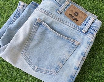 Size 34 Vintage Wrangler Light Wash High Waisted Shorts Waist 34”