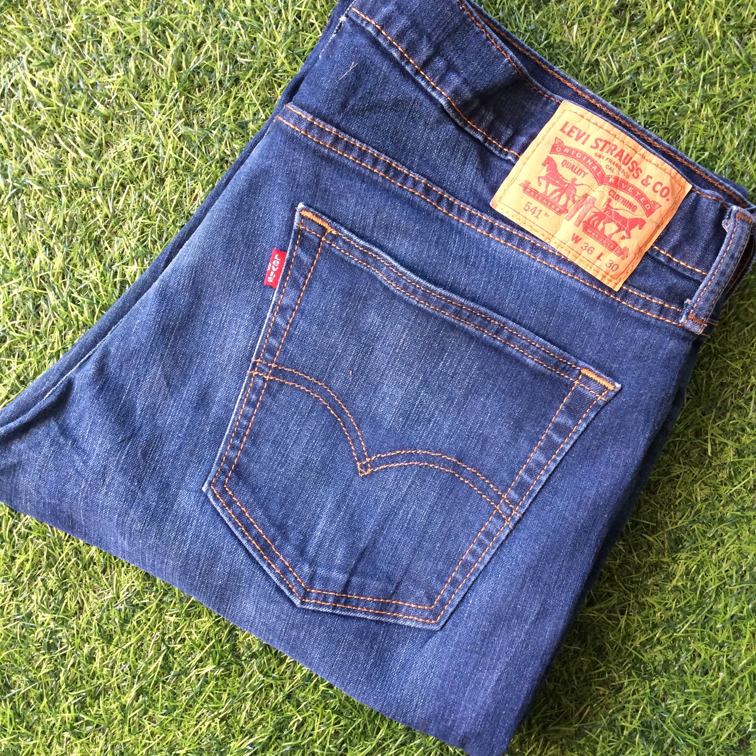 Size 37 Distressed Levis 541 Plus Size Jeans W37 L28 Dark Wash