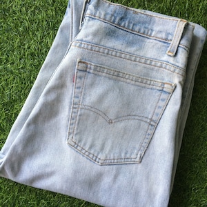 Size 32 Vintage Distressed Levis 560 Jeans W32 L32 Light Wash Rigid Denim Classic Comfort Fit Tapered Leg Loose Fit Jeans Waist 32&quot;