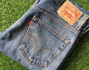 Size 32 Vintage Distressed Levis 505 Jeans W32 L30 Faded Medium Wash Denim Classic Regular Fit Waist 32"