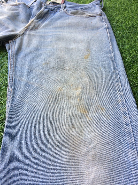 Size 33 Vintage Distressed Ripped Levis 550 Dirty… - image 8