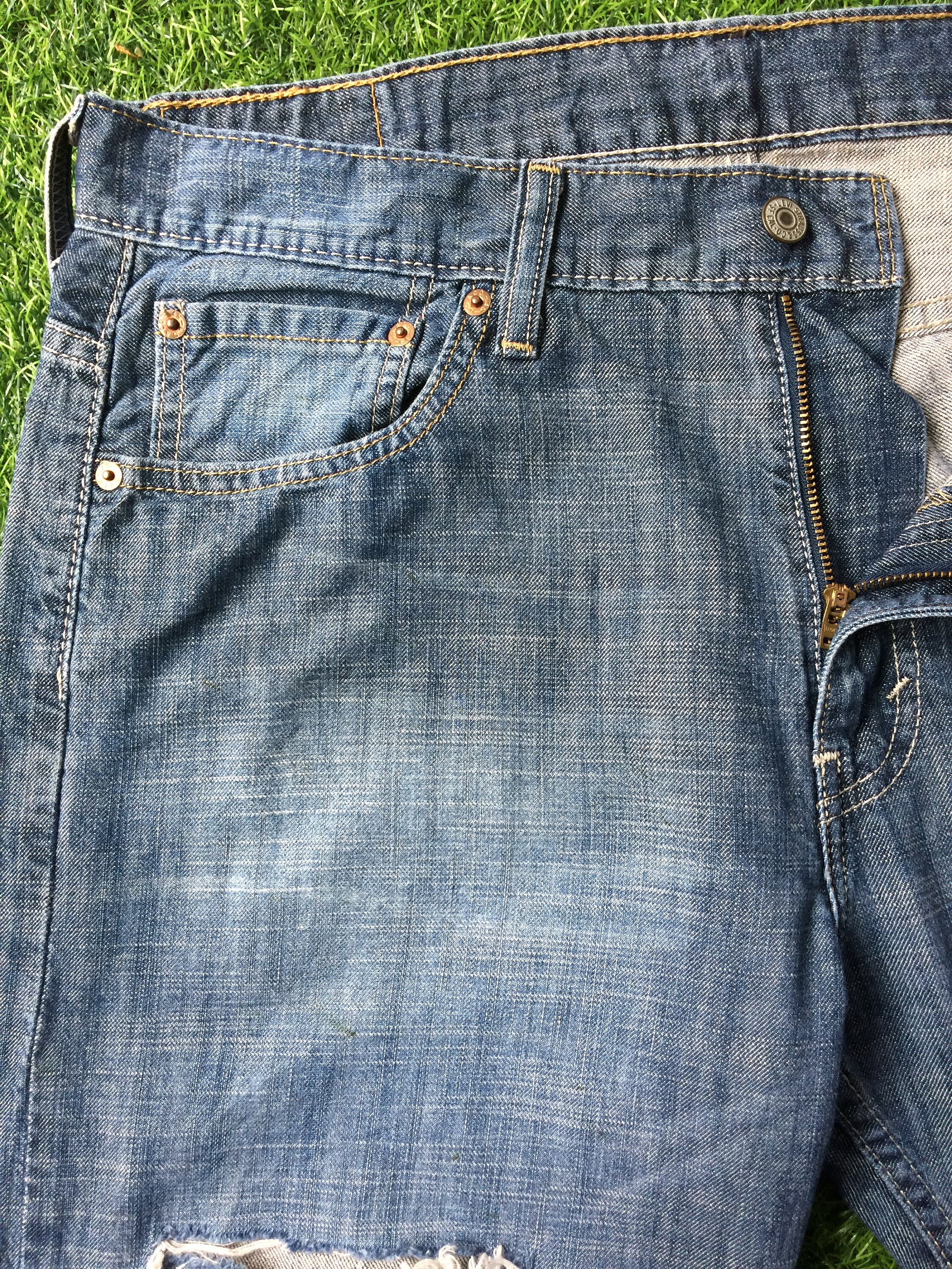 Size 34 Vintage Distressed Levis 569 Ripped Jeans W34 L30