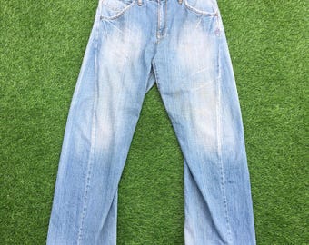 Vintage Levi's Engineered Jeans W32 L29 Lichte wassing, gedraaide naden, losse pasvorm, maat 32