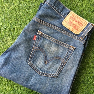 Größe 35 Vintage Distressed Levis 527 Low Bootcut Jeans W35 L31 Dirty Jeans Medium Wash Denim Ausgestellt breites Bein Jeans Taille 35&quot;