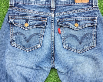 Vintage Y2K Distressed Levis Low Rise Bootcut Jeans Flap Pocket Denim Flared Leg Jeans