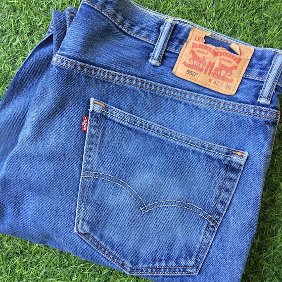 W43 L29 Vintage Distressed Levis 550 