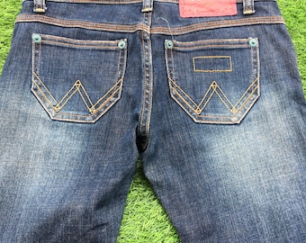 Jean évasé taille basse Wrangler An 2000, denim vieilli (W27 L28)
