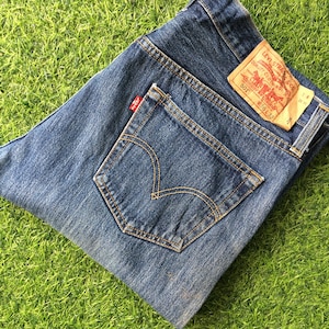 Size 35 Vintage Distressed Levis 501 Dirty Jeans W35 L31 Faded Medium Wash Rigid Denim Classic Fit Straight Leg Button Fly Jeans Waist 35&quot;