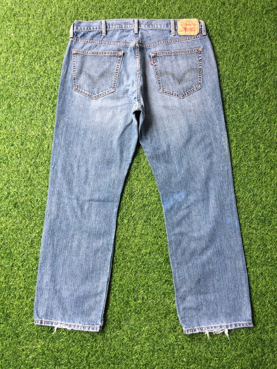 Size 37 Vintage Distressed Levis 559 Jeans W37 L31 Light