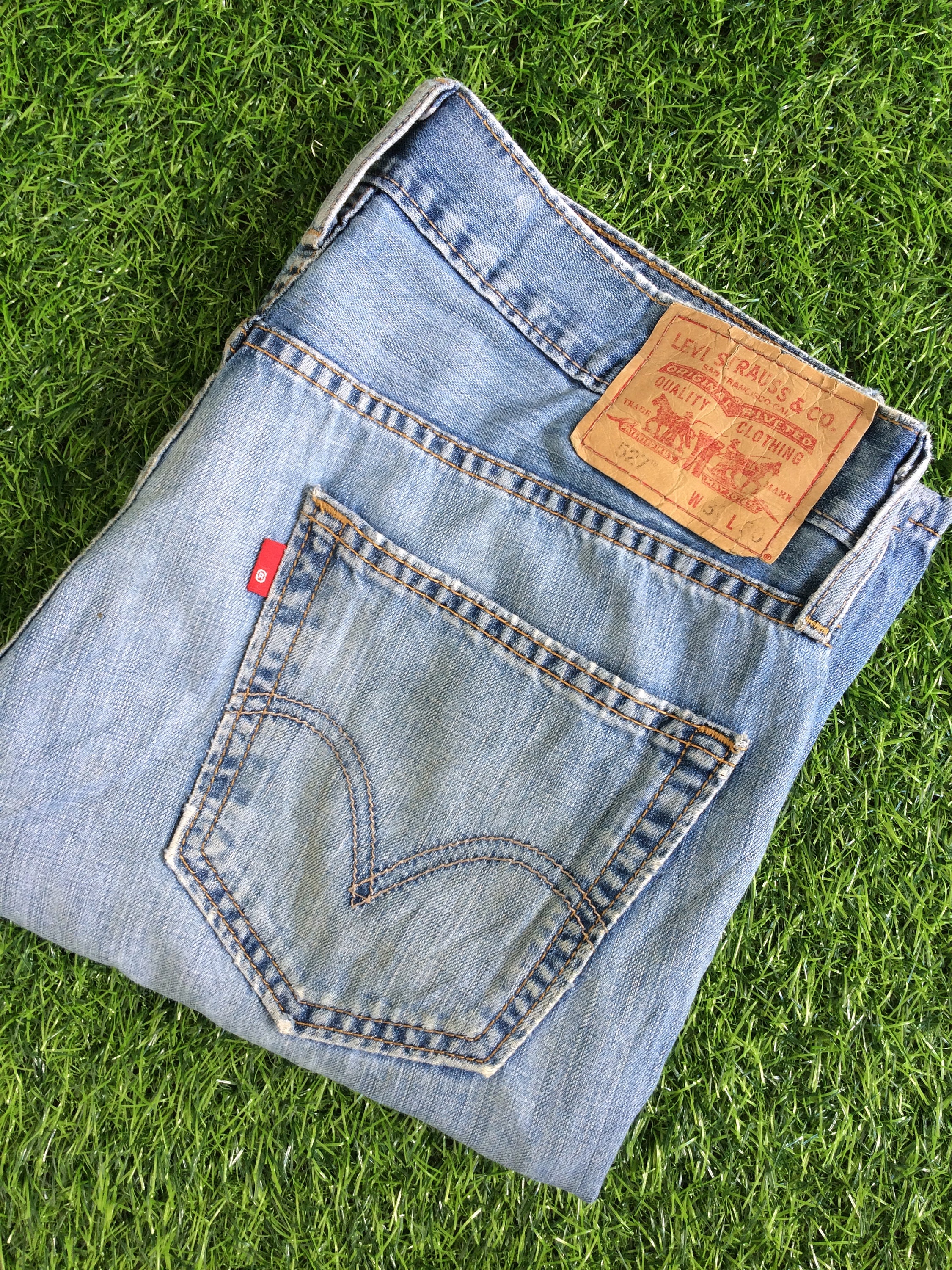 Size 33 Vintage Distressed Levis 527 Bootcut Jeans W33 L31 Light Size 33 Vintage Distressed Levis 527 Bootcut Jeans W33 L31 Light