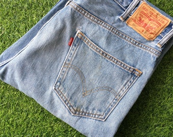 Vintage Levis 550 Jeans W37 L30, Distressed Light Wash Denim