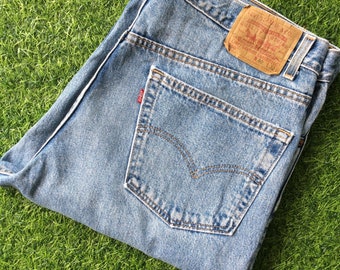 Taille 39 vintage Distressed Levis 550 Jeans Plus Taille Light Wash Jeans Relaxed Fit Tapered Leg Jeans Taille 39 »